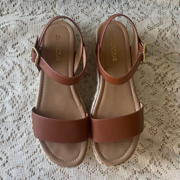 Vegan platform sandals by SODA. Size 6.5. Braided jute and brass like buttons. - Picture 1 of 6